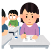 試験を受ける女性