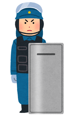 盾を持つ機動隊員の男性