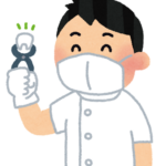 抜歯する歯科医師