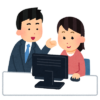 PC操作を学ぶ女性