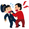 駅員の胸ぐらをつかむ男性
